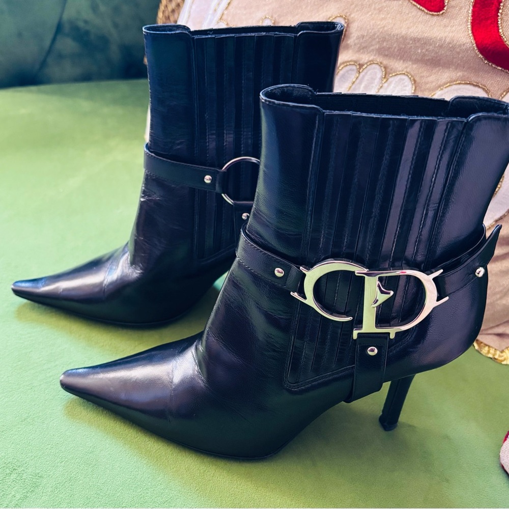 Christian Dior Vintage Black Leather CD Buckle Moto Heel Boots. Size 35.5 (5/12)